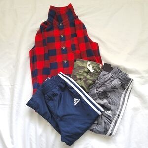 ❄️Bundle o 4 pieces. 3 Pants and 1 Cozy Shirt. Size 3-4T for Boys.